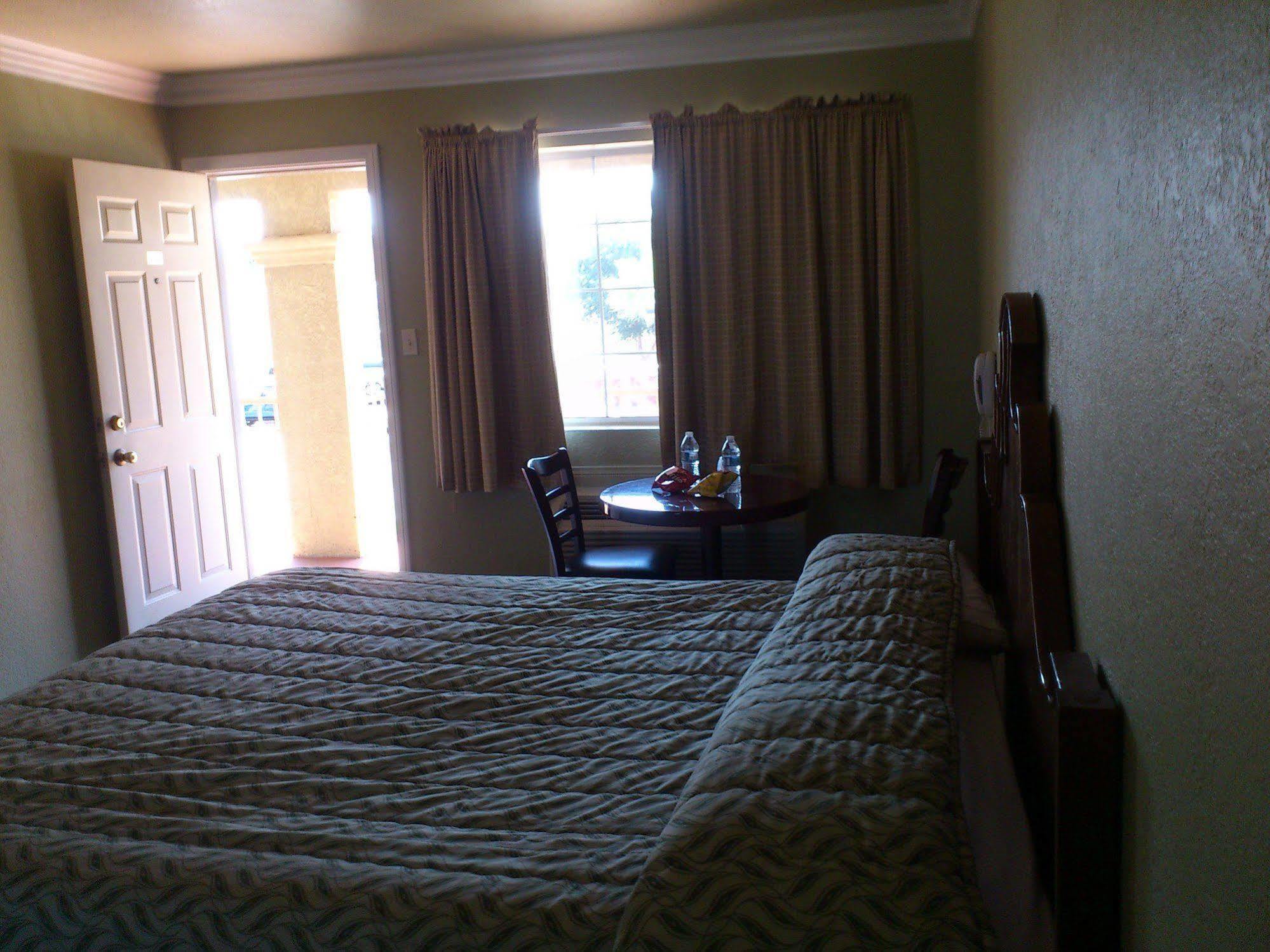 Santa Ana Travel Inn Esterno foto